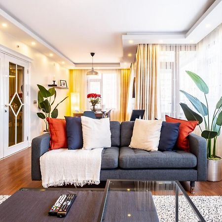 Captivating Flat With Balcony Near Besiktas Pier Apartment อิสตันบูล ภายนอก รูปภาพ