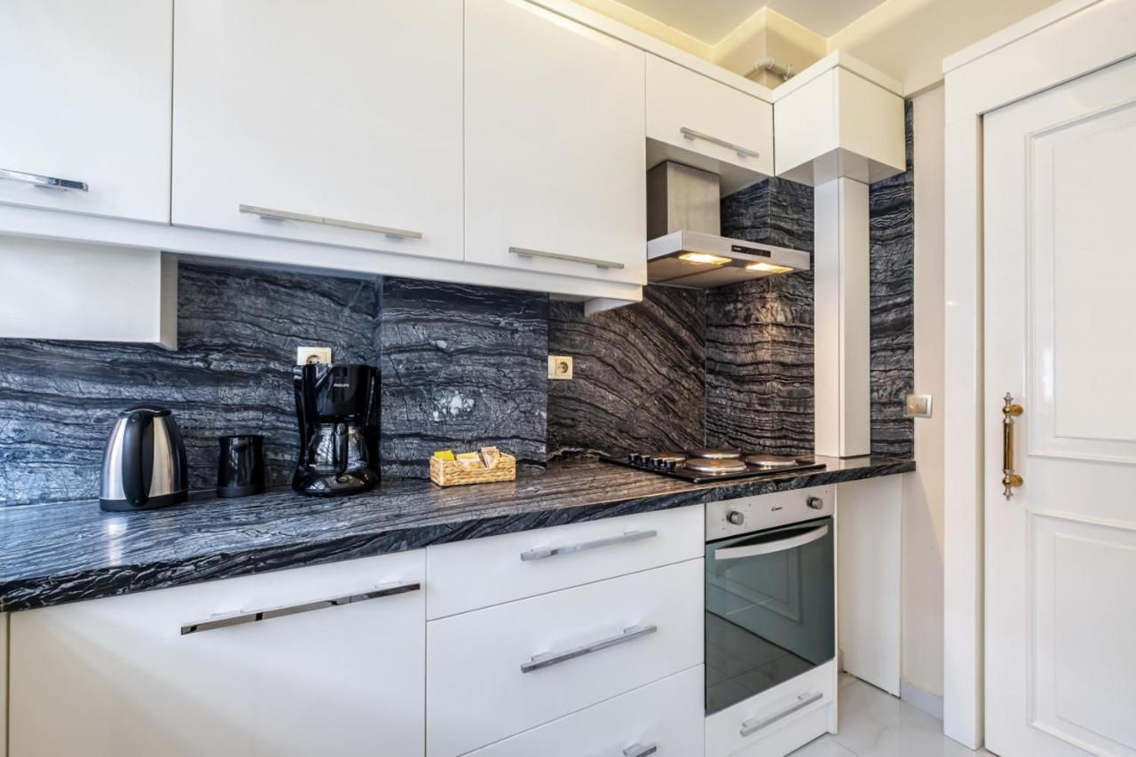Captivating Flat With Balcony Near Besiktas Pier Apartment อิสตันบูล ภายนอก รูปภาพ