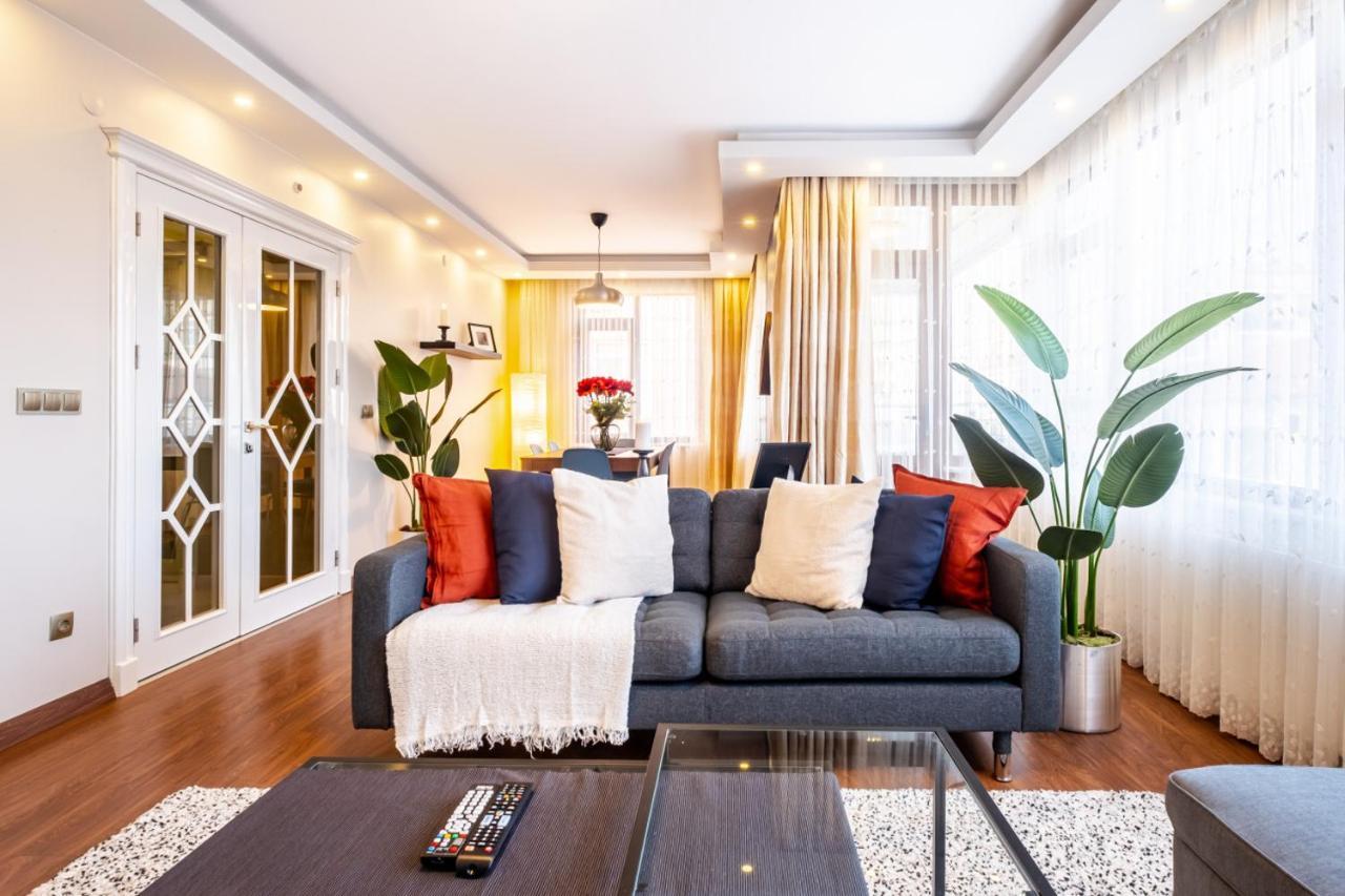 Captivating Flat With Balcony Near Besiktas Pier Apartment อิสตันบูล ภายนอก รูปภาพ